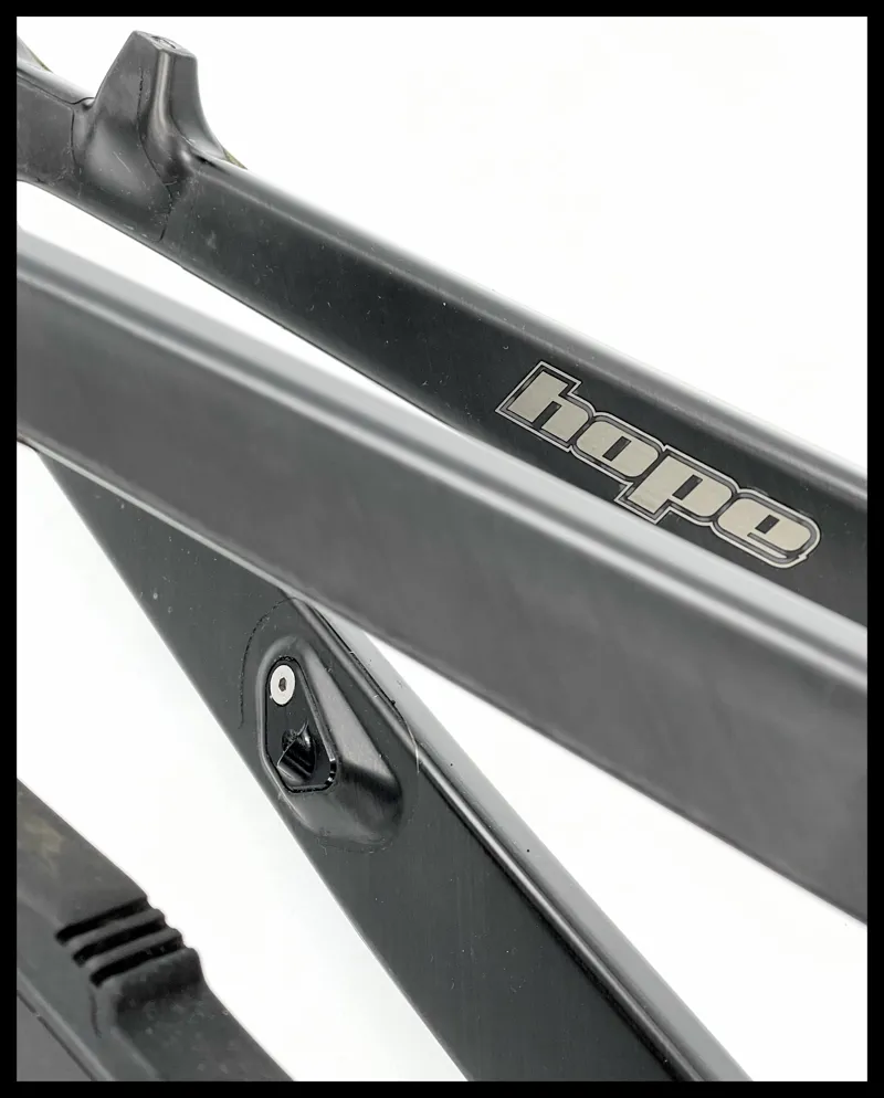 Hope 916 Enduro MTB Carbon frame and shock Size H4 Approved Used-10